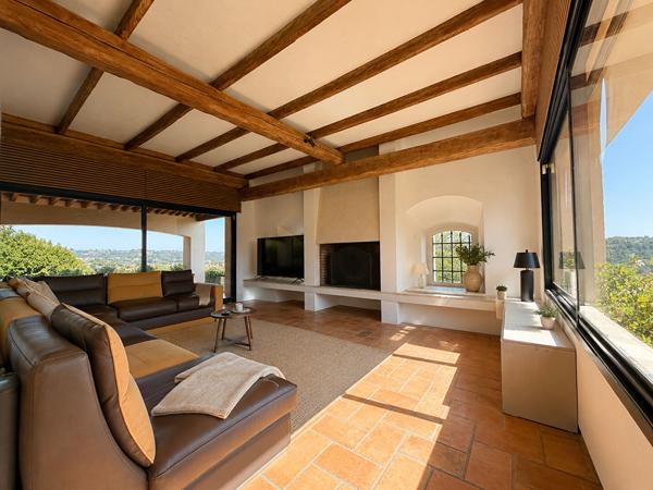 Propriété d'exception avec vue mer, piscine et terrain constructible