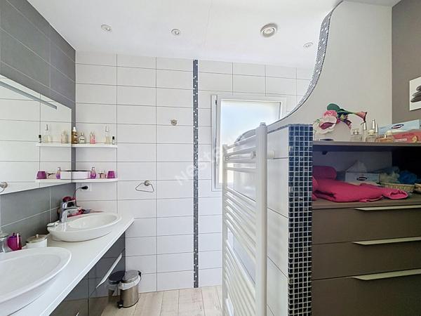 Maison plain pied 7 pièces à vendre à Rezé - La Houssais, 134 m², 3 chambres + mezzanine