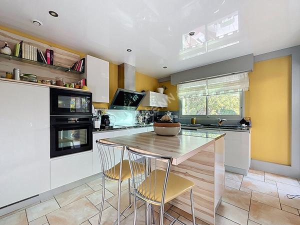 Maison plain pied 7 pièces à vendre à Rezé - La Houssais, 134 m², 3 chambres + mezzanine