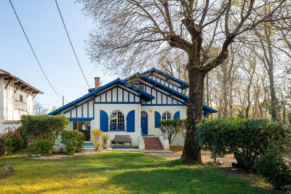 A vendre : Elegante maison basco-landaise, 194 m², centre Soustons, 8 pièces