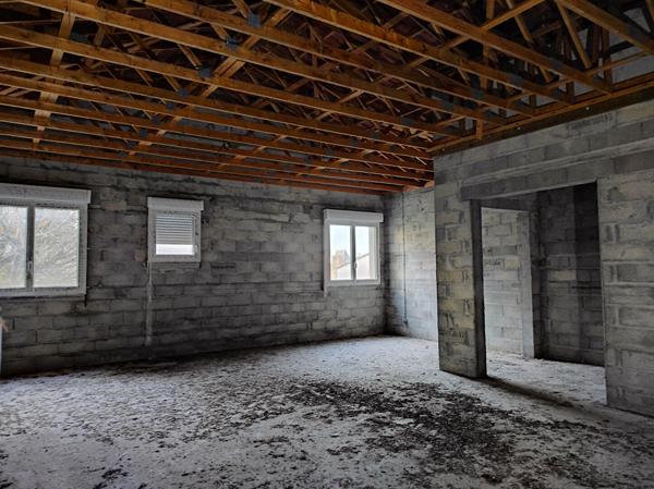 A vendre 3 entrepôts et 600 m2 bureaux à Coutras
