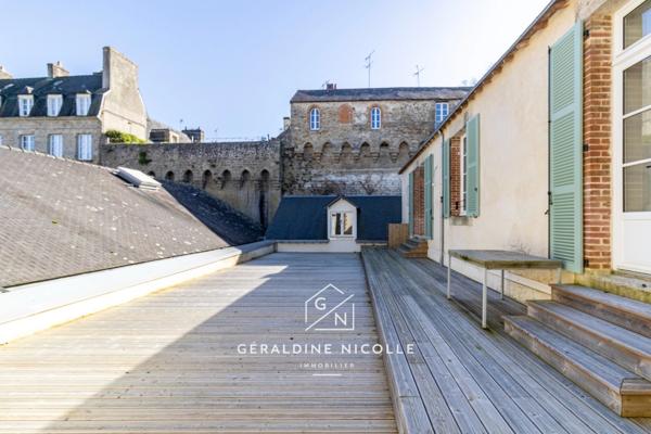Maison de ville au pied des remparts  - 170m2 - plein centre - VANNES