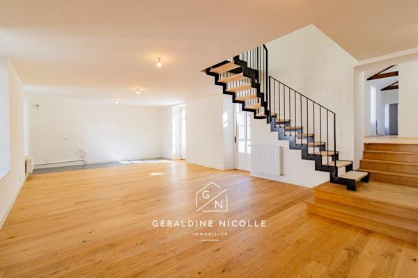 Maison de ville au pied des remparts  - 170m2 - plein centre - VANNES
