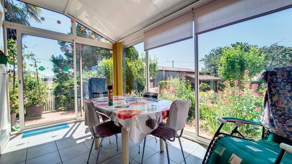 Local commercial de 240m² avec bureaux et WC et Hangar de 180m²