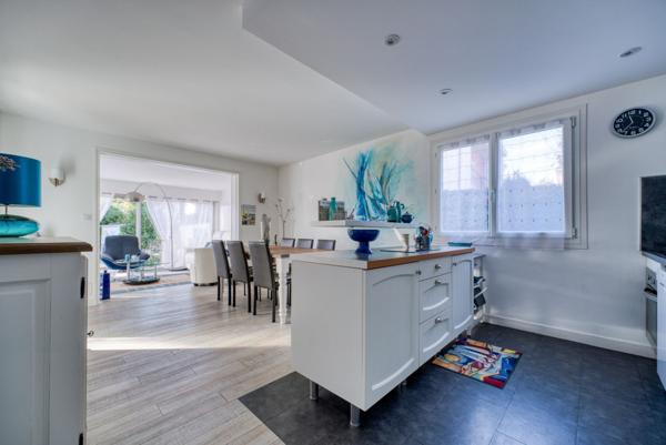 CHARMANTE VILLA ANNEES 50 A 450 METRES DE LA PLAGE DE FONCILLON