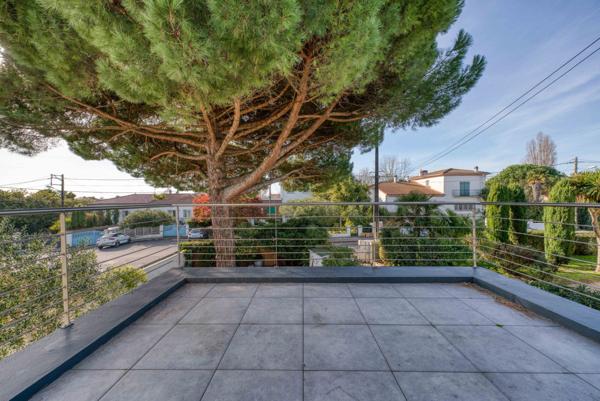 CHARMANTE VILLA ANNEES 50 A 450 METRES DE LA PLAGE DE FONCILLON