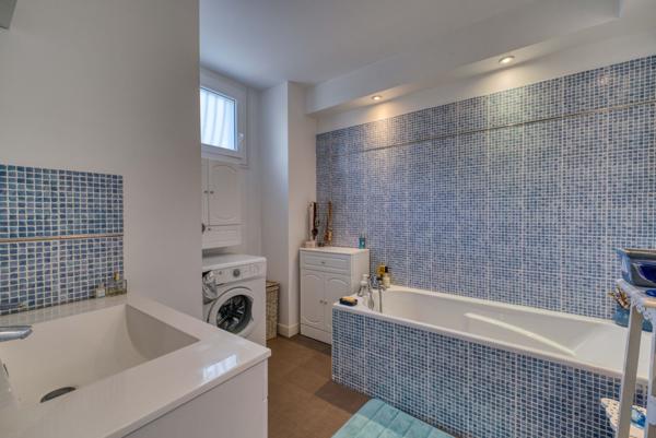 CHARMANTE VILLA ANNEES 50 A 450 METRES DE LA PLAGE DE FONCILLON