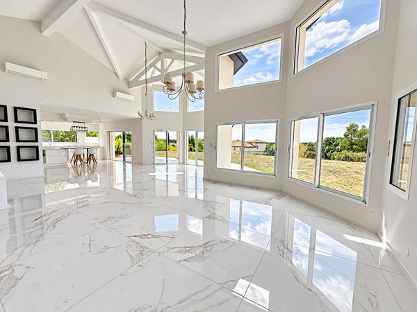 Maison contemporaine T5 de 238 m² avec garage sur un terrain de 5 000 m² , Vieille toulouse