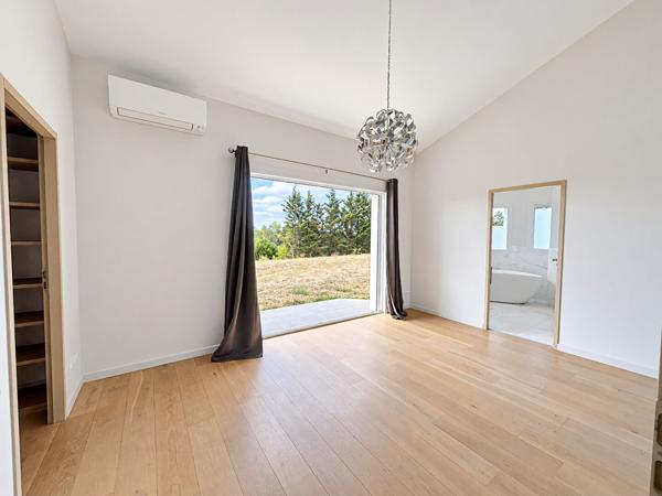 Maison contemporaine T5 de 238 m² avec garage sur un terrain de 5 000 m² , Vieille toulouse