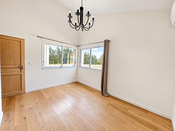 Maison contemporaine T5 de 238 m² avec garage sur un terrain de 5 000 m² , Vieille toulouse