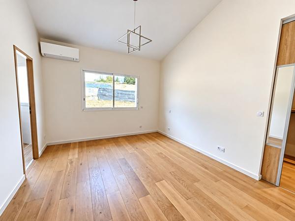 Maison contemporaine T5 de 238 m² avec garage sur un terrain de 5 000 m² , Vieille toulouse