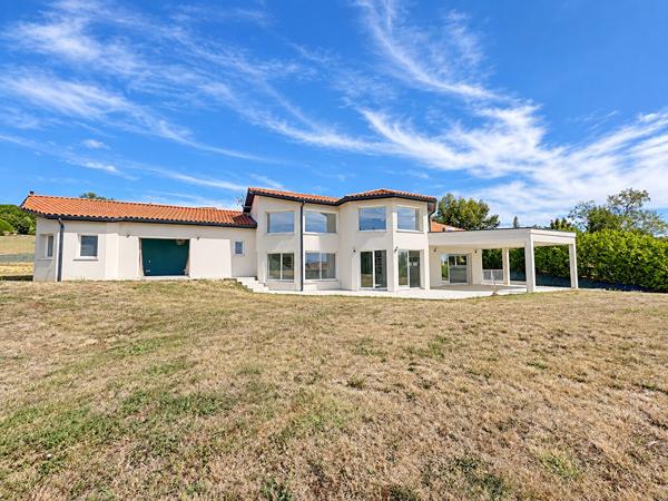 Maison contemporaine T5 de 238 m² avec garage sur un terrain de 5 000 m² , Vieille toulouse