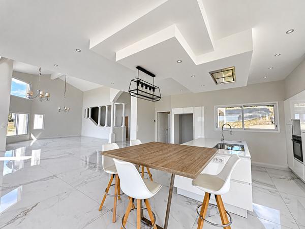 Maison contemporaine T5 de 238 m² avec garage sur un terrain de 5 000 m² , Vieille toulouse