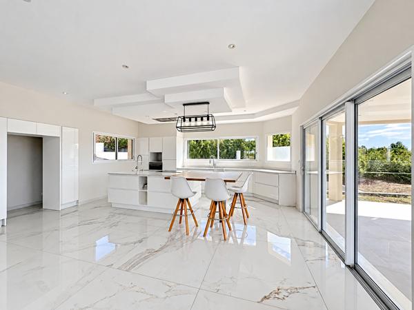 Maison contemporaine T5 de 238 m² avec garage sur un terrain de 5 000 m² , Vieille toulouse