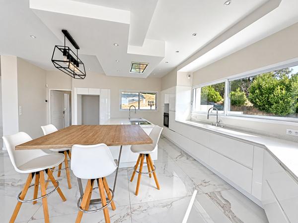Maison contemporaine T5 de 238 m² avec garage sur un terrain de 5 000 m² , Vieille toulouse