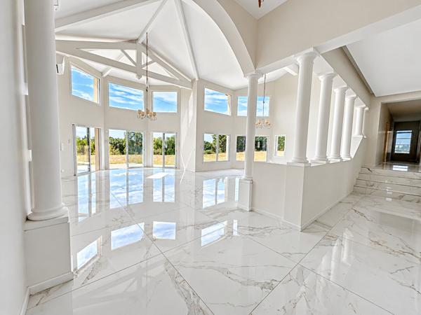 Maison contemporaine T5 de 238 m² avec garage sur un terrain de 5 000 m² , Vieille toulouse