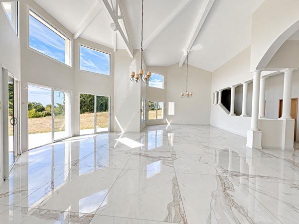 Maison contemporaine T5 de 238 m² avec garage sur un terrain de 5 000 m² , Vieille toulouse