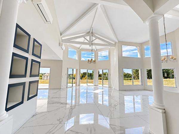 Maison contemporaine T5 de 238 m² avec garage sur un terrain de 5 000 m² , Vieille toulouse