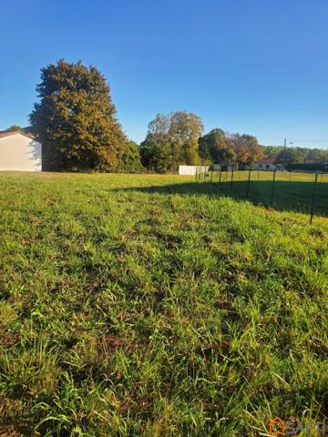 Terrain plat constructible idéalement situé dans Dax