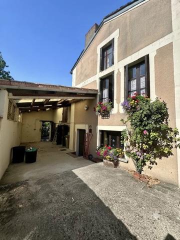 Vente                                                      Maison de village
                        
                                         77 m2                     à Saint-Martin-la-Pallu