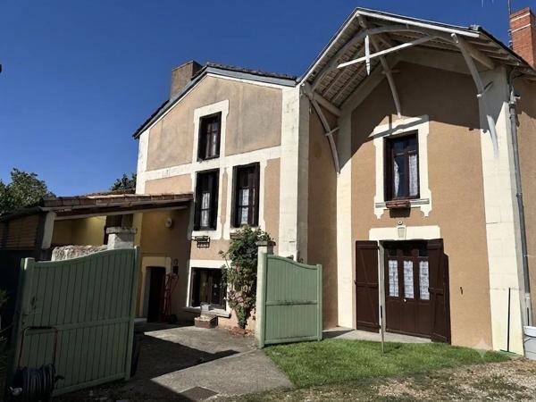 Vente                                                      Maison de village
                        
                                         77 m2                     à Saint-Martin-la-Pallu