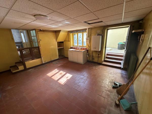Vente                                                      Maison de village
                        
                                         77 m2                     à Saint-Martin-la-Pallu