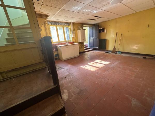 Vente                                                      Maison de village
                        
                                         77 m2                     à Saint-Martin-la-Pallu