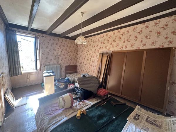 Vente                                                      Maison de village
                        
                                         77 m2                     à Saint-Martin-la-Pallu