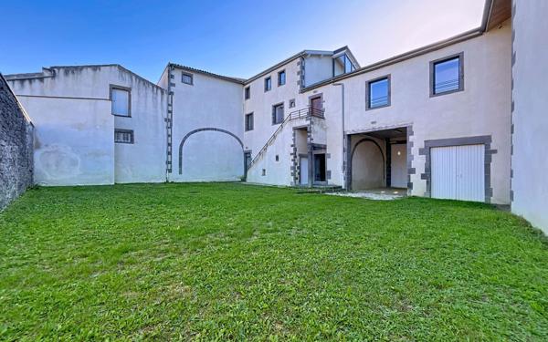 Maison à louer    6 pièces •  Malauzat