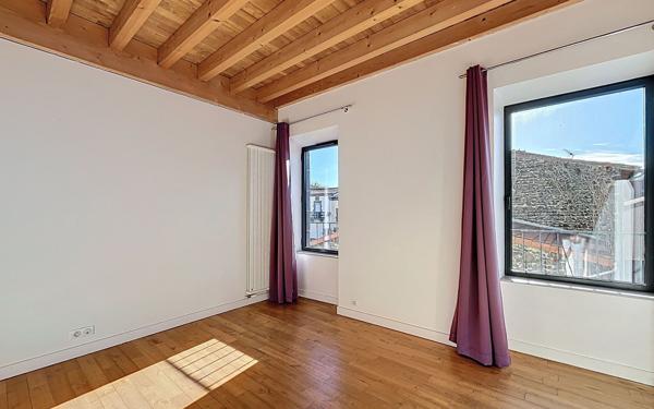 Maison à louer    6 pièces •  Malauzat