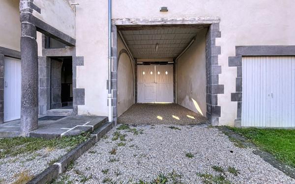 Maison à louer    6 pièces •  Malauzat