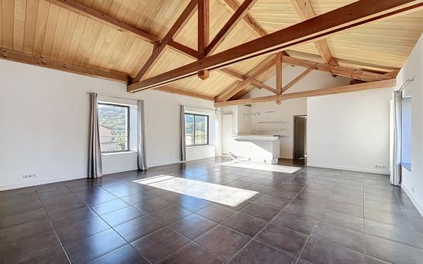 Maison à louer    6 pièces •  Malauzat