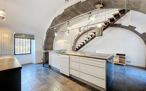 Maison à louer    6 pièces •  Malauzat