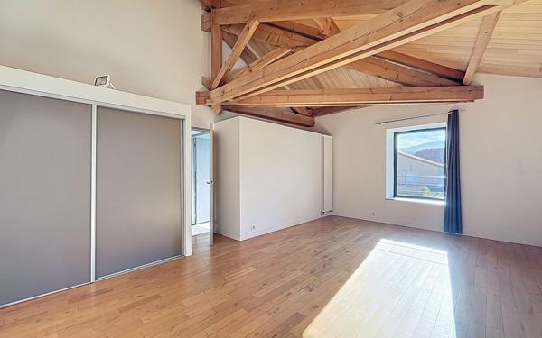 Maison à louer    6 pièces •  Malauzat