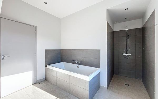 Maison à louer    6 pièces •  Malauzat