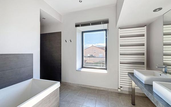 Maison à louer    6 pièces •  Malauzat