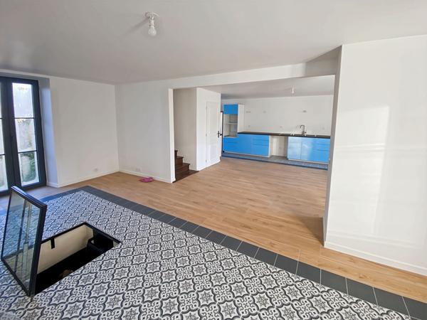 Maison dans ANCIEN CORPS DE FERME RENOVE 127 m1 avec 4 chambres et jardin.