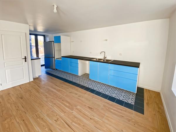 Maison dans ANCIEN CORPS DE FERME RENOVE 127 m1 avec 4 chambres et jardin.