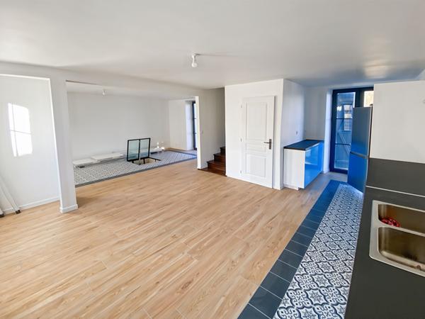 Maison dans ANCIEN CORPS DE FERME RENOVE 127 m1 avec 4 chambres et jardin.