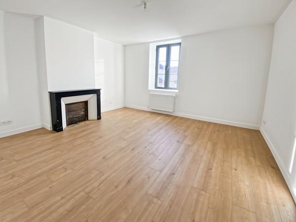 Maison dans ANCIEN CORPS DE FERME RENOVE 127 m1 avec 4 chambres et jardin.