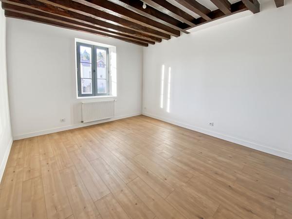 Maison dans ANCIEN CORPS DE FERME RENOVE 127 m1 avec 4 chambres et jardin.