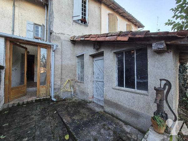 COLOGNE (32430) Maison de village d'environ 130m² avec jardin.