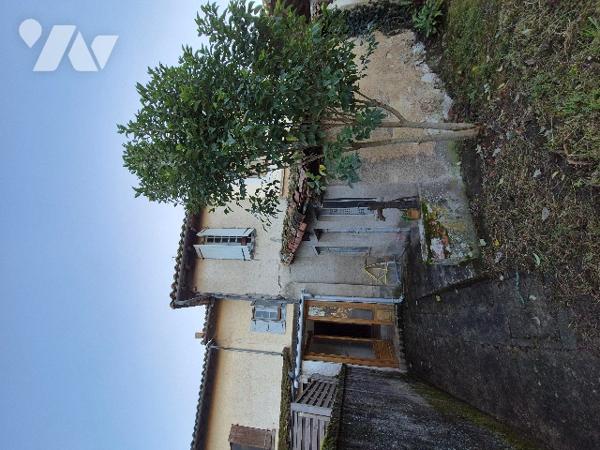 COLOGNE (32430) Maison de village d'environ 130m² avec jardin.