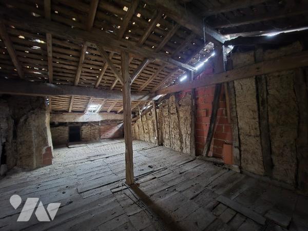 COLOGNE (32430) Maison de village d'environ 130m² avec jardin.