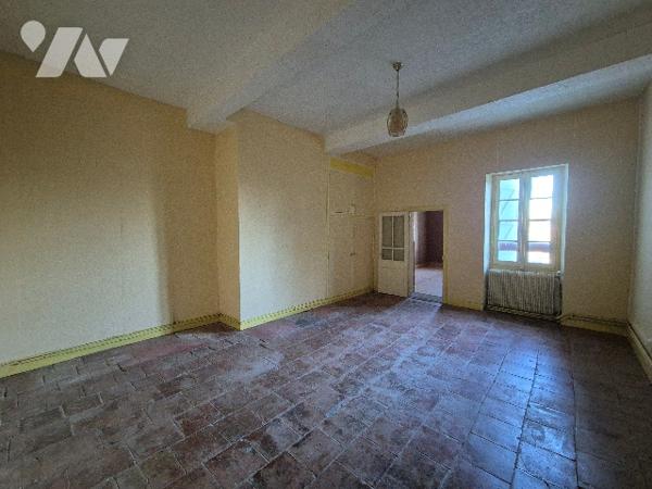 COLOGNE (32430) Maison de village d'environ 130m² avec jardin.