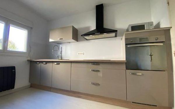 Maison à vendre    3 pièces •  Celon