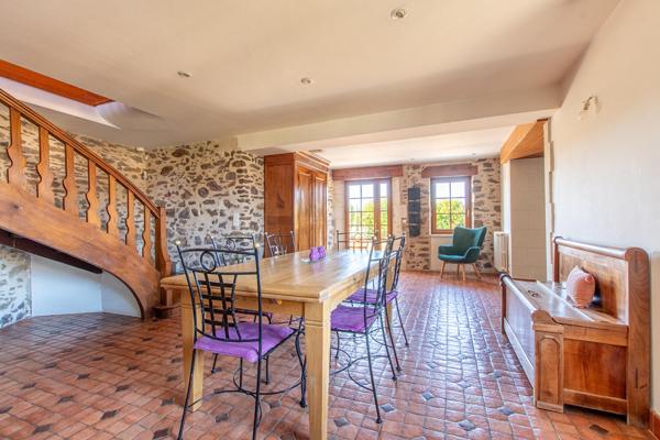 Maison familiale en centre ville avec jardin et dépendances