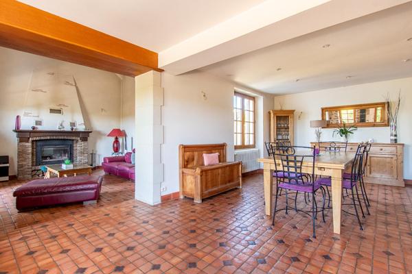 Maison familiale en centre ville avec jardin et dépendances