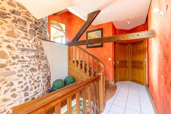 Maison familiale en centre ville avec jardin et dépendances