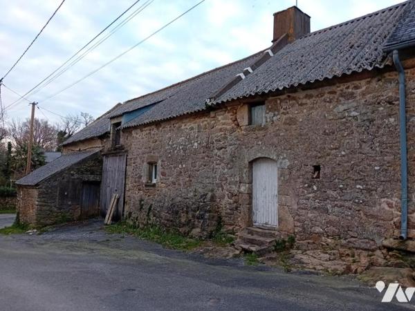PÉAULE, campagne, dans hameau calme, Bâtiment en pierres (anciennement à usage d'étable) à restaure 
